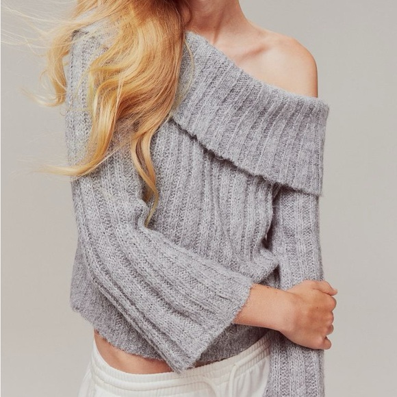 Women’s H&M cozy off the shoulder sweater top Size M - Picture 1 of 7